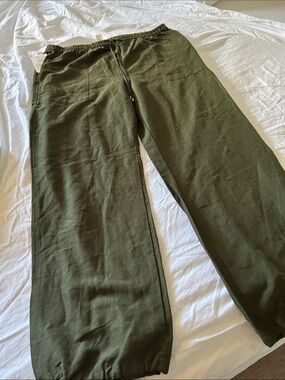 Relaxed Fit Women’s Pants in Olive Green